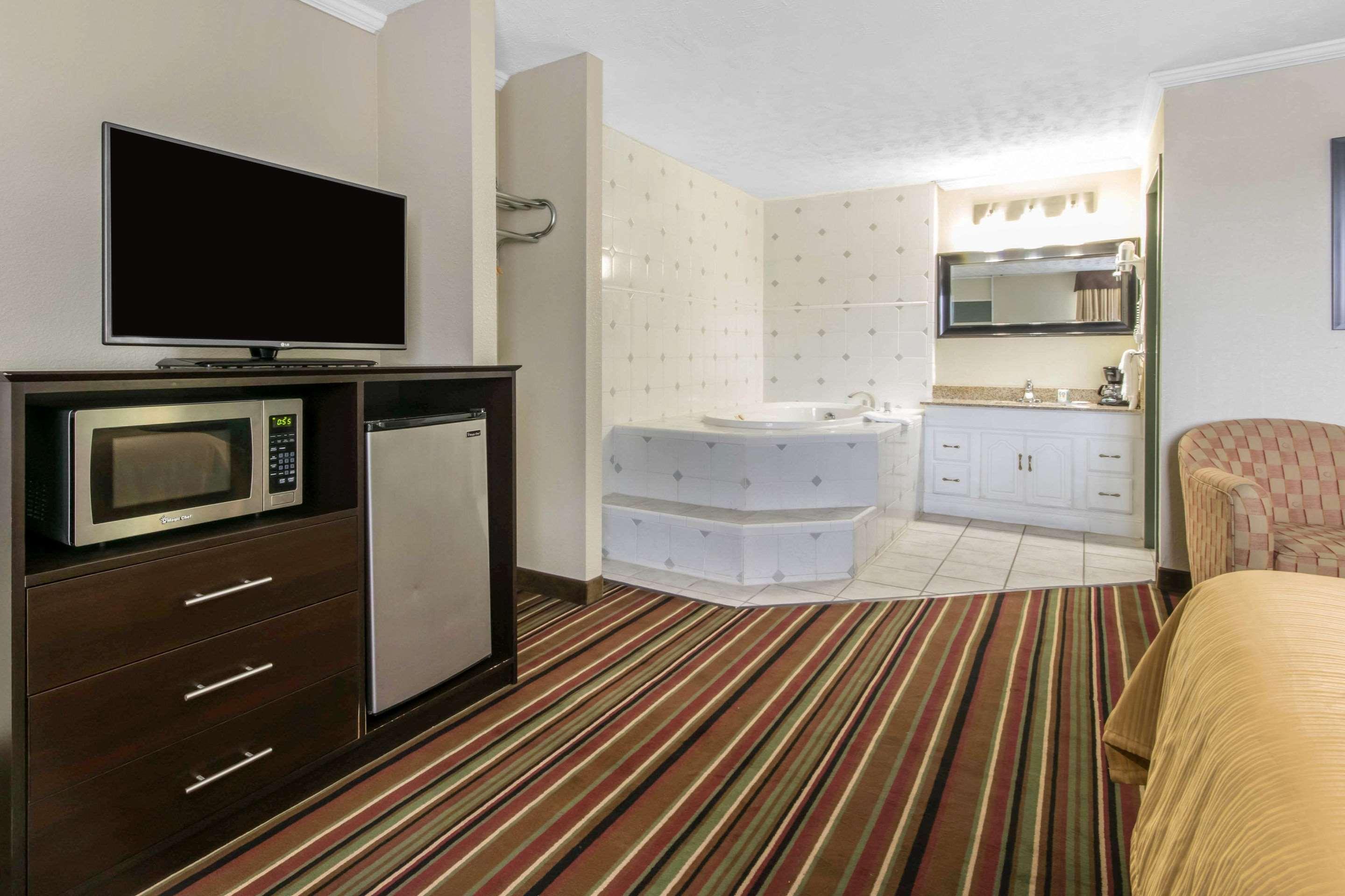 Quality Inn & Suites Horse Cave Ngoại thất bức ảnh