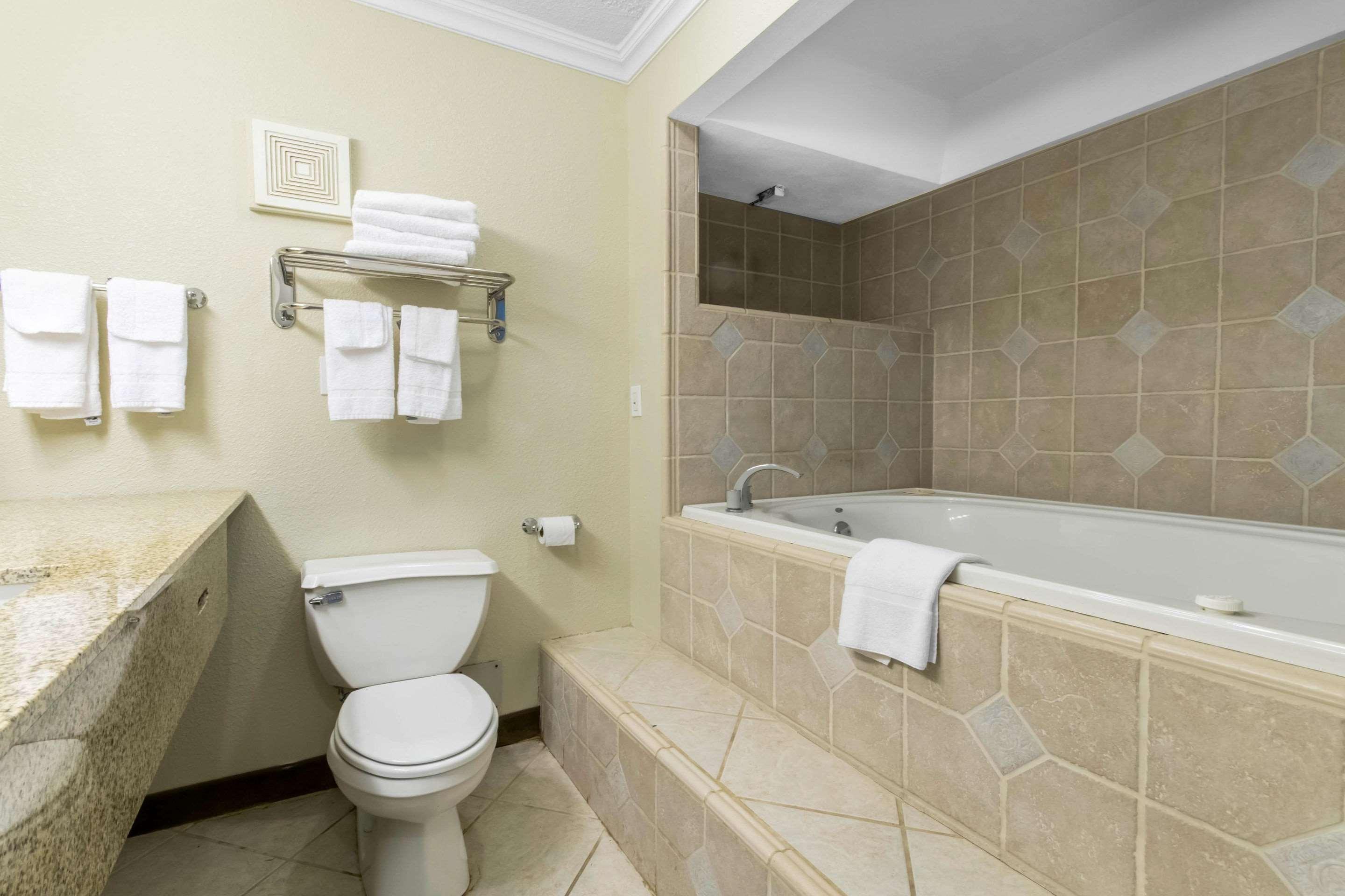 Quality Inn & Suites Horse Cave Ngoại thất bức ảnh